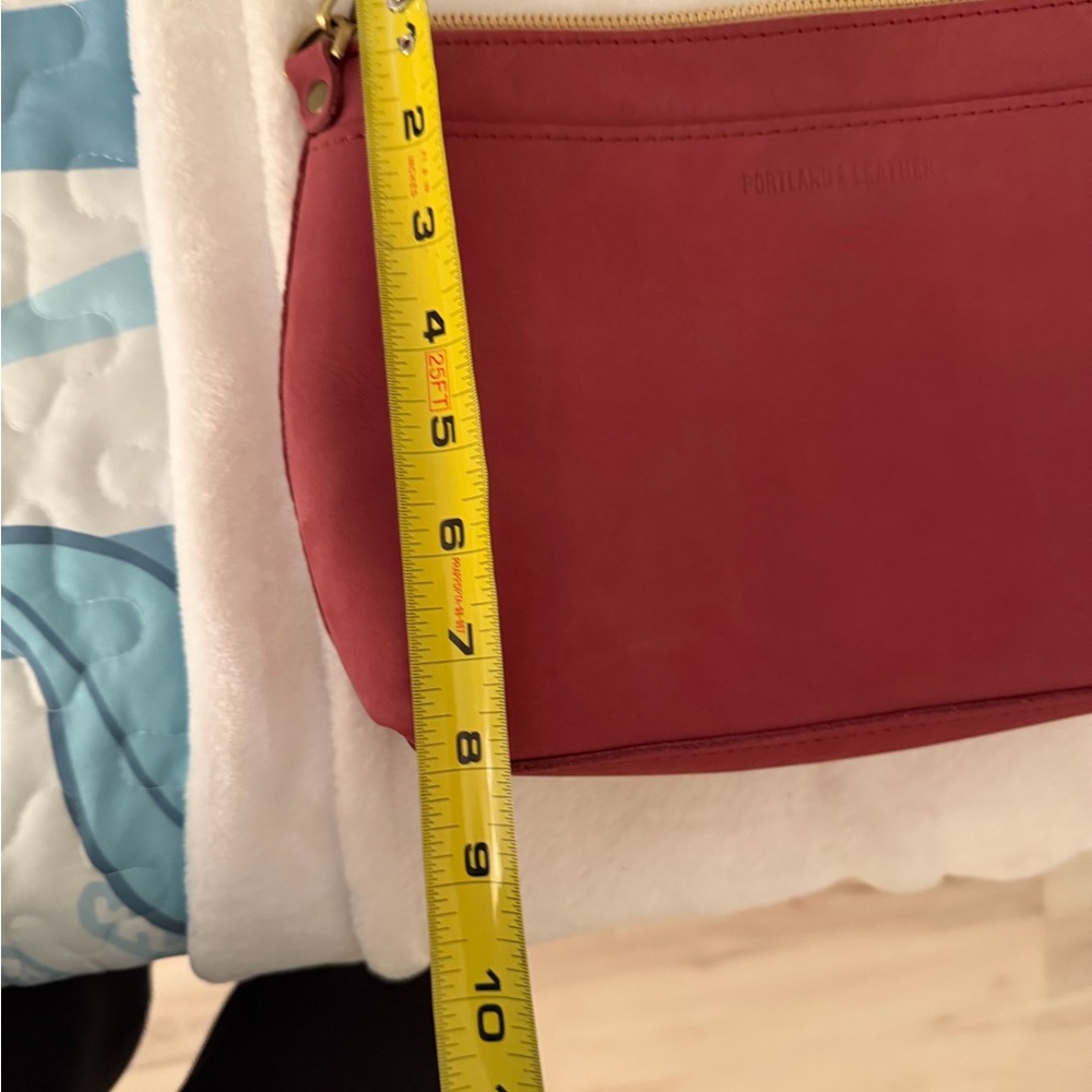 Portland Leather Classic Poppy  Crossbody Bag - Picture 12 of 13
